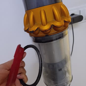 Dyson V15 Süpürgemde Parça Düşmesi Ve Çekim Gücü Azalması
