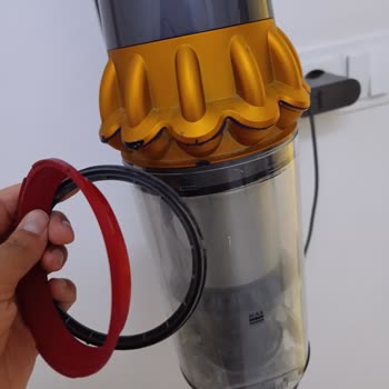 Dyson V15 Süpürgemde Parça Düşmesi Ve Çekim Gücü Azalması