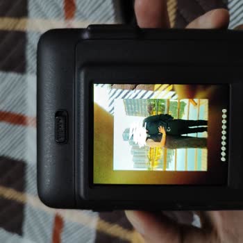 Amazon’da Sıfır Dediği Kullanılmış Instax Mini Fotoğraf Makinesiyle Aldatılma