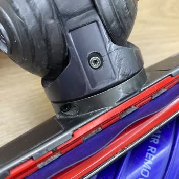 Dyson Cyclone V10 Başlık Parçasının 4 Yılda Kırılması Ve Ücretsiz Değişim Talebi
