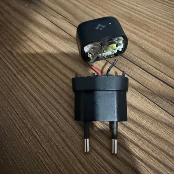 Spigen Şarj Aletinin Patlaması, Garantiden Reddetme Ve Ücret İadesi Talebi