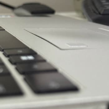 Monster Laptopta Batarya Ve Touchpad Şişmesi Güvenlik Riski