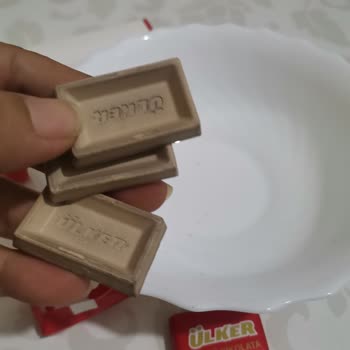 BİM'den Alınan Ülker Çikolatasının Bozuk Tadından Sağlık Endişesi Ve Açıklama Talebi