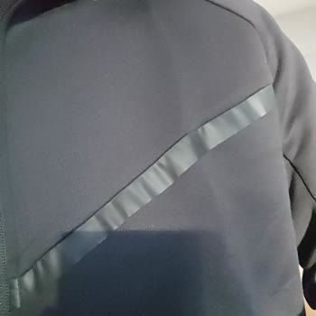 Nike Tech Üstümde Şerit Bozukluğu: Üretim Hatası Ve Değişim Talebi