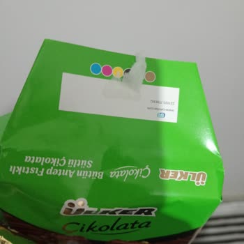 Ülker Antep Fıstıklı Çikolatada Beyaz Lekeler Ve Sert Doku Sağlık Endişesi