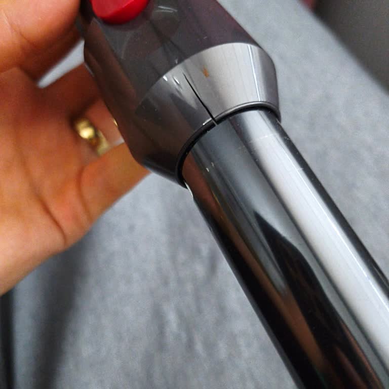 Dyson V12 Süpürge Borusu Ve Kapak Arızası İçin Garanti Kapsamı Talebi