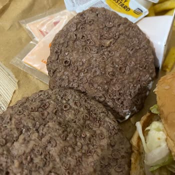 Uzun Bekleme Süresi Ve Sağlıksız Burger İçin İade Talebi