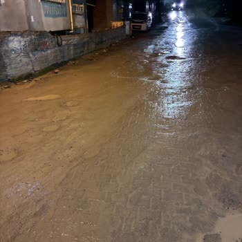 Yol Çalışması Sonrası Derin Çukurlar Ve Kırık Kaldırım Yaya Güvenliğini Tehdit Ediyor