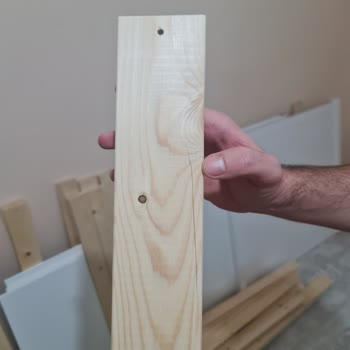 IKEA Hemnes Yatağında Çatlak Ahşap Parçalar İçin Ücretsiz Değişim Talebi