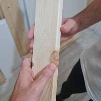 IKEA Hemnes Yatağında Çatlak Ahşap Parçalar İçin Ücretsiz Değişim Talebi