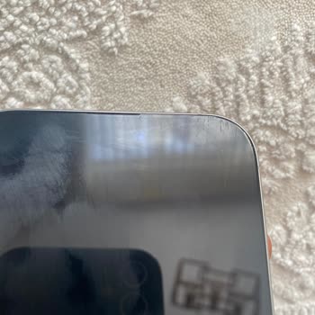 Çizik Ekranlı İphone 16 Pro Max İçin Premium Değişim Ve İade Talebi