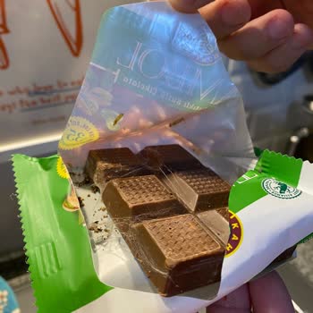 Migros'tan Aldığım Altınmarka Antep Fıstıklı Tablet Çikolatada Yabancı Madde Ve Hijyen Sorunu