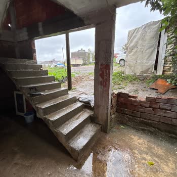 Kirazpınar Mahallesi’nde Yağmur Suyu Evleri Bastı, Altyapı Ve Yol Sorunu Acil Çözülmeli
