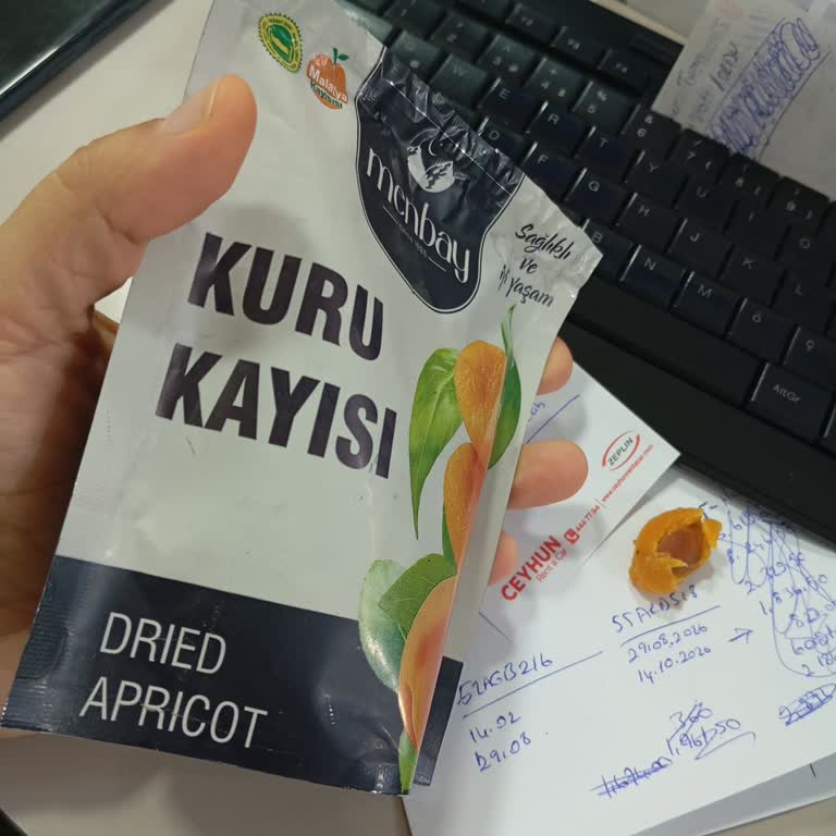 Menbay Kuru Kayısı Olarak Satılmasına Rağmen İçinden Çekirdekli Kayısılar Çıkmıştır