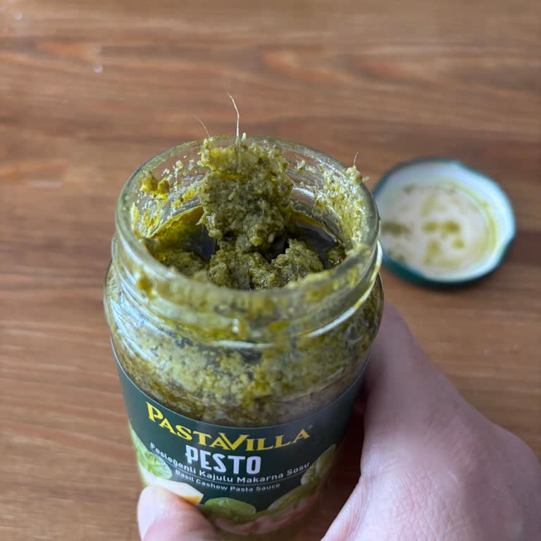 File Market İzmir Aliağa Şubesinde Pastavilla Makarna Sosunun İçinden Beyaz Kıllar Çıktı