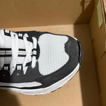 Skechers Ayakkabısının Kalitesiz Malzeme Nedeniyle Hızlı Yırtılması Ve Reddedilen Değişim Talebi