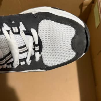 Skechers Ayakkabısının Kalitesiz Malzeme Nedeniyle Hızlı Yırtılması Ve Reddedilen Değişim Talebi