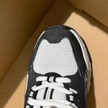 Skechers Ayakkabısının Kalitesiz Malzeme Nedeniyle Hızlı Yırtılması Ve Reddedilen Değişim Talebi