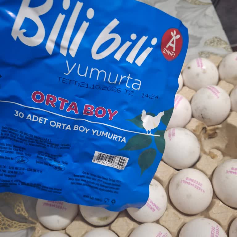 BİM’den Bili Bili Markalı Yumurta Paketi Çatlamış Ve Bozulmuş, Hijyen Riski