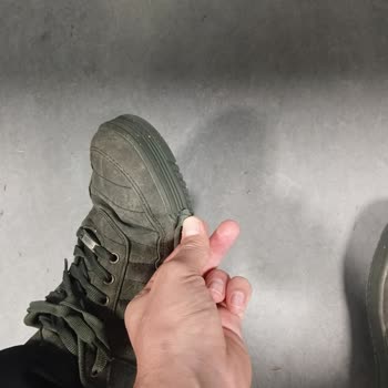 FLO Sneaker’ında Kısa Sürede Açılan Kauçuk Kısmı Ve İade Talebi