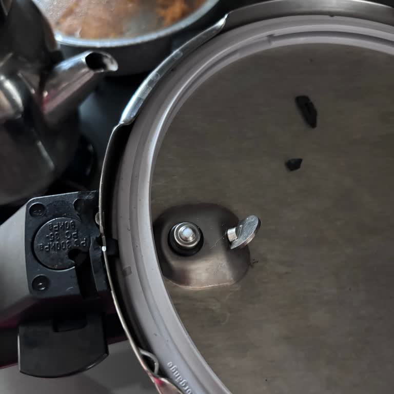 Fissler Düdüklü Tencere Kısa Sürede Kırıldı, Müşteri Hizmetleri Yardımsız