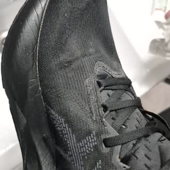 ASICS Novablast zeigt starke Abnutzung nach kurzer Nutzungsdauer