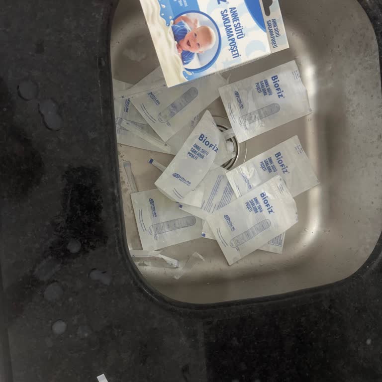 Kaşlar Sağlık Ürünleri Biofiz Anne Sütü Saklama Poşetlerinde Patlama Ve Büyük Ziyan