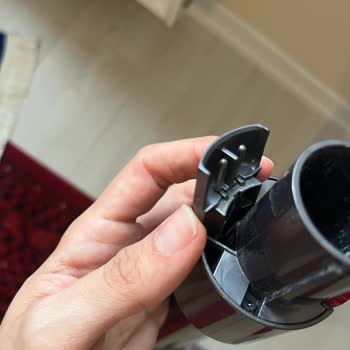 Dyson V15 Submarine Süpürgenin Kırık Boru Bağlantısı İçin Garanti Kapsamında Ücretsiz Değişim Talebi