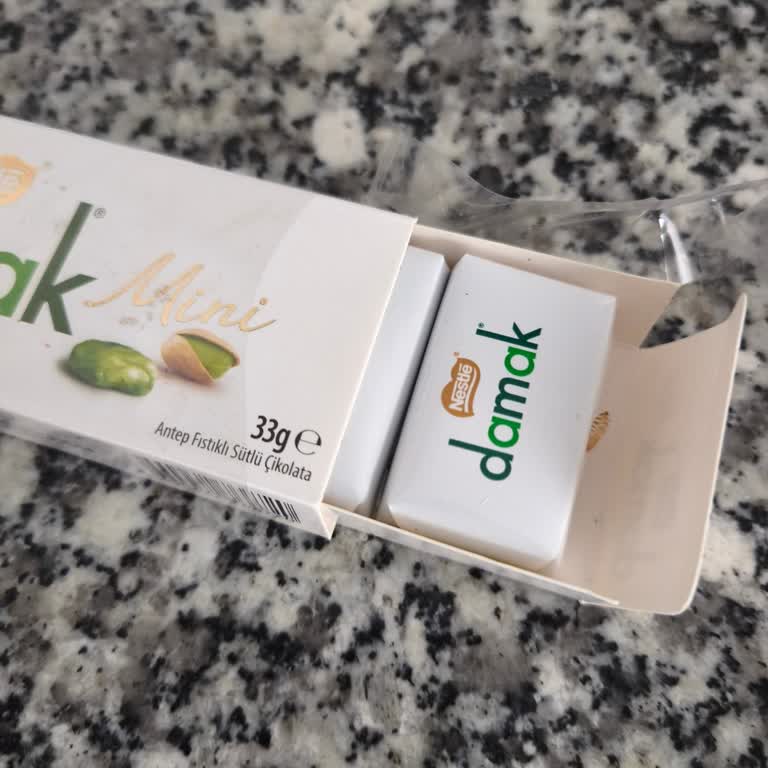 Nestle Kurtlanmış Çikolata Paketi Hijyen Ve Güven Sorunu Yaratıyor