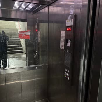 Botanik Park Alt Geçidi Asansör Sorunu Ve Kaygan Zemin Engelli Ve Yaşlı Vatandaşları Tehlikeye Atıyor