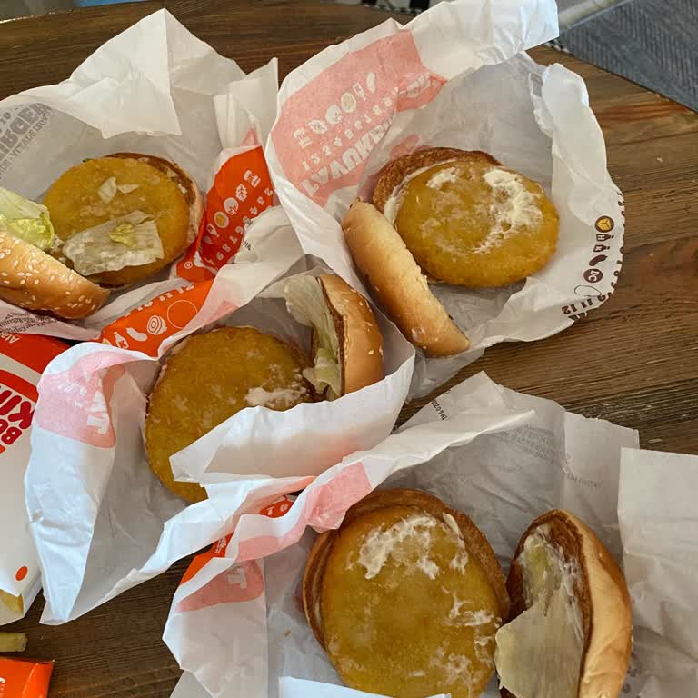 Burger King Gaziemir Şubesinde Köfte Burger Siparişinde Tavuk Burger Hatası