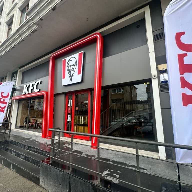 KFC Çekmeköy Şubesinde Çalışan Personelin Uygunsuz Davranışı Ve Müşteri Rahatsızlığı
