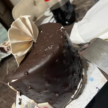 Yemeksepeti'nde Çikolatalı Yaş Pasta Görseliyle Uyuşmayan Teslimat