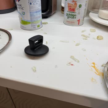 Karaca Tencere Cam Kapağı Patladı, Kullanıcı Yaralandı