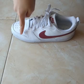 Ayak Vuran Nike Ayakkabı İçin Deichmann Mağazasının İade Ve Değişim Reddi