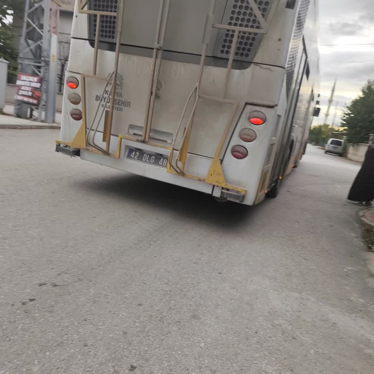 Şoförün Saygısız Ve Keyfi Davranışı Yolculara Karşı Kaba Üslup Ve İndirme Olayı
