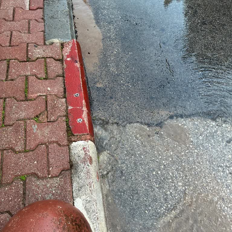 ASAT’a Bildirilen Antalya Muratpaşa Sokak Su Sızıntısına Acil Müdahale Gerekiyor