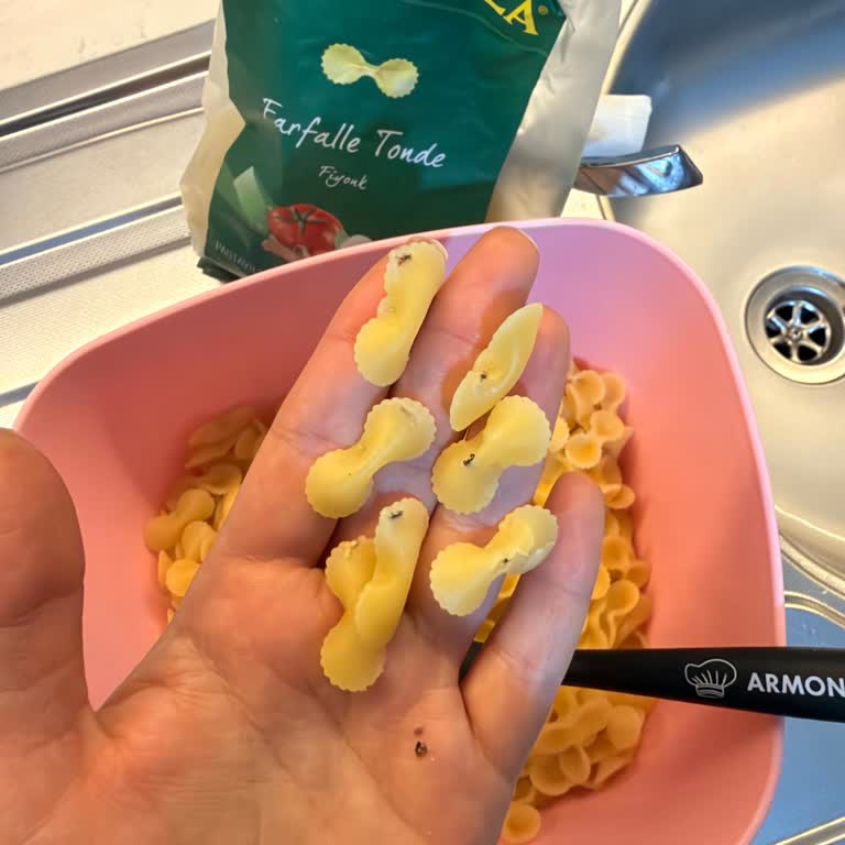 Pastavilla Fiyonk Makarnada Kurtlar Bulunması Ve Hijyen Sorunu