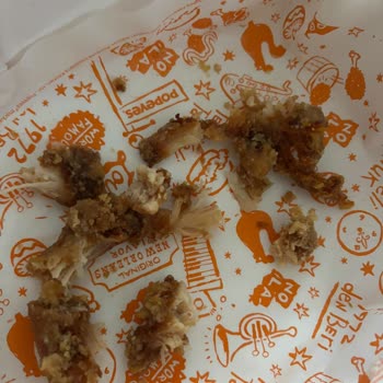 Sancaktepe Popeyes Şubesinde Tavuk Menüsü Sert Ve Yenemez