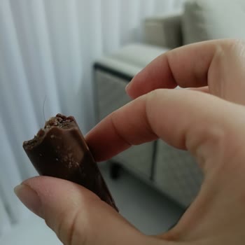 Halktan Kuruyemiş Çikolatalı Kestane Ürününün İçinde Kıl Bulunması