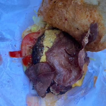 Yemeksepeti Etiler Park'tan Bozuk Burger Ürünü İçin İade Talebi