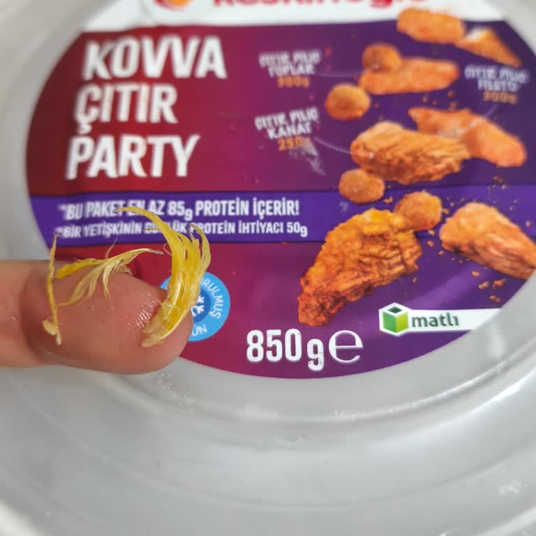 Foça BİM Kova Çıtır Party Ürünün İçinde Tüy Parçacıkları Ve Hijyen Sorunu