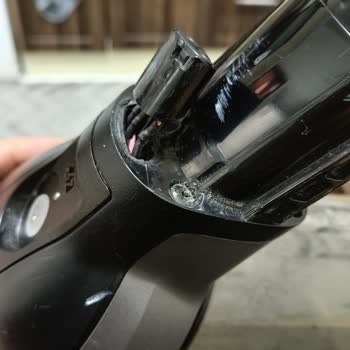 Philips Süpürge Plastik Parçaları Sürekli Kırılıyor Zemin Çizik Ve Leke Bırakıyor