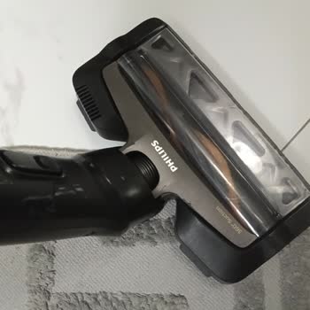 Philips Süpürge Plastik Parçaları Sürekli Kırılıyor Zemin Çizik Ve Leke Bırakıyor