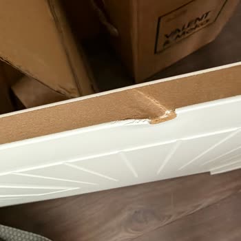 IKEA Hemnes Divan Sol Yan Paneli Defalarca Hasarlı Gönderildi, Çözüm Bekleniyor