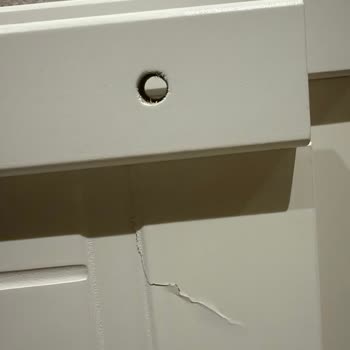 IKEA Hemnes Divan Sol Yan Paneli Defalarca Hasarlı Gönderildi, Çözüm Bekleniyor