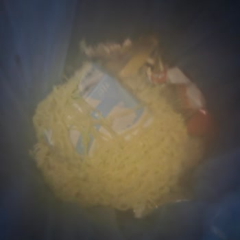 Indomie Köri Aromalı Noodle’da Böcek Benzeri Siyah Parçacıklar Ve Hijyen Sorunu