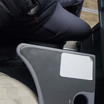 Varan Turizm Otobüslerinde Eksik Sehpa Ve Bozuk Prizler Yolculuk Konforunu Bozuyor