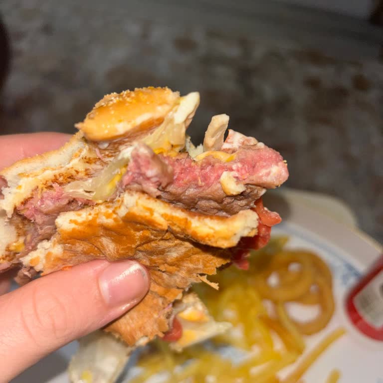 Burger King Steakhouse Menüsü Pişmemiş Et Ve Şikayet Sürecinde Sistem Hatası