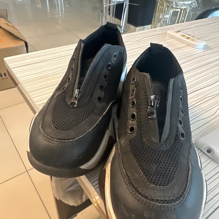 Fermuarı Çöken Ve Ağırlığıyla Kullanımı Zor NBT Jeans Ayakkabısı İçin Garanti Ve İade Talebi